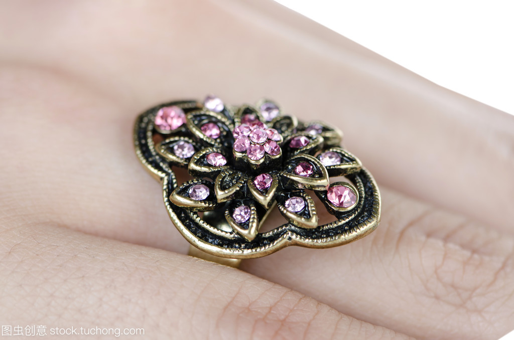 珠寶首飾戒指 手指上的優(yōu)雅與象征